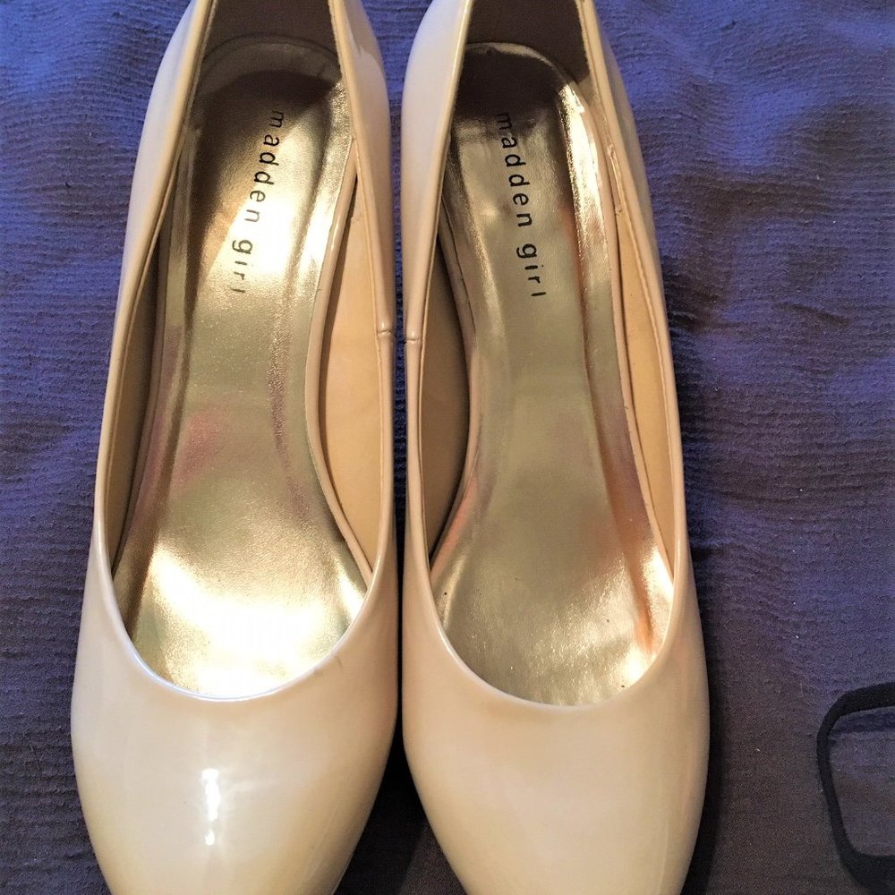 Madden Girl Nude Pumps